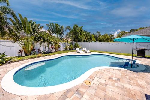#11 Largo NW Luxurious Spacious House with a Beautiful Heated Pool — 4-Star Luxury Hotel in Largo, United States