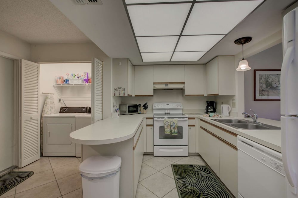 White Pine Court in Sarasota, United States