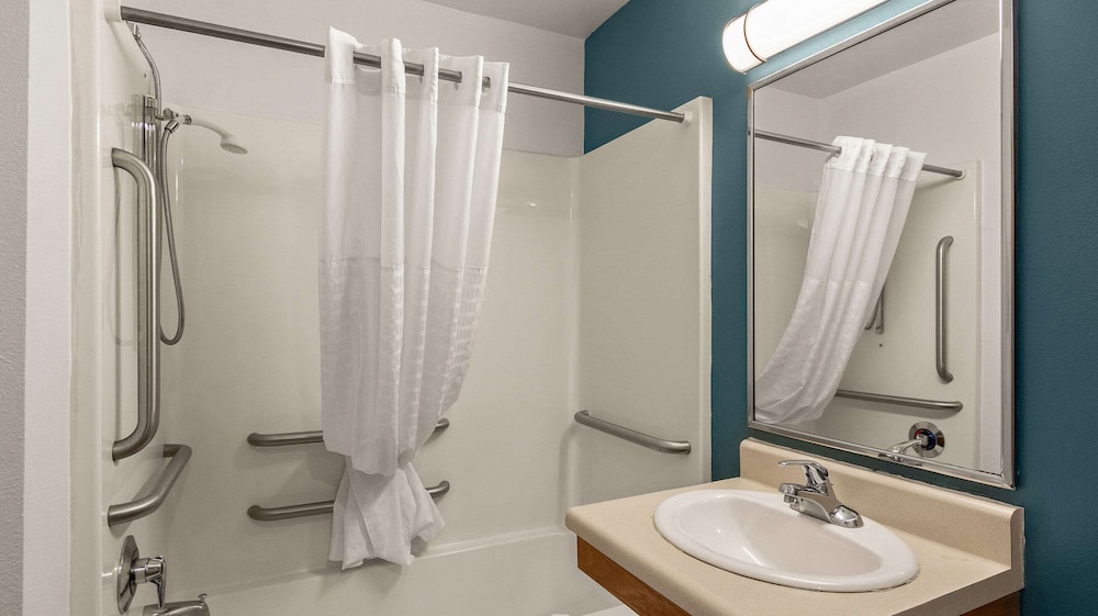 WoodSpring Suites Evansville East - photo 10