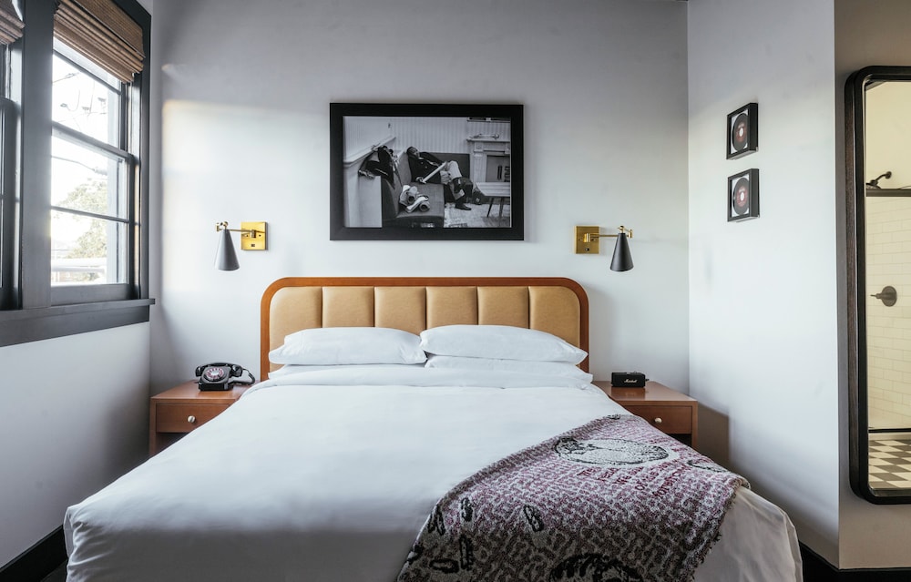 Dew Drop Inn - photo 17