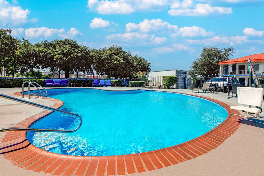 Days Inn by Wyndham South Fort Worth - photo 9