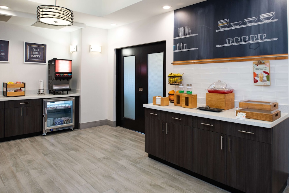 Hampton Inn Kansas City Northeast - photo 61