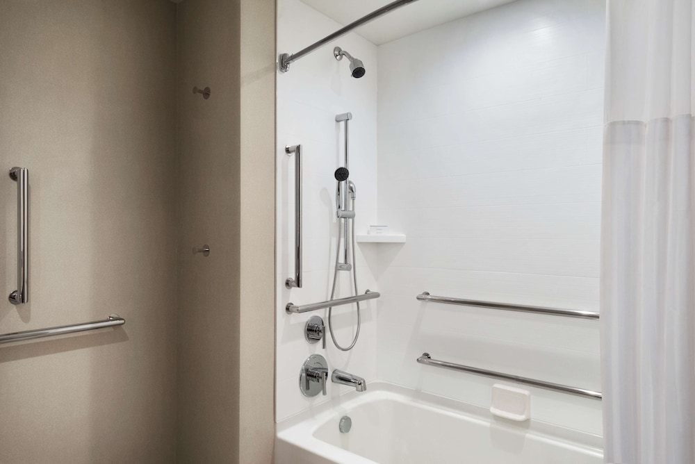 Hilton Garden Inn Milwaukee Brookfield Conference Center WI - photo 17