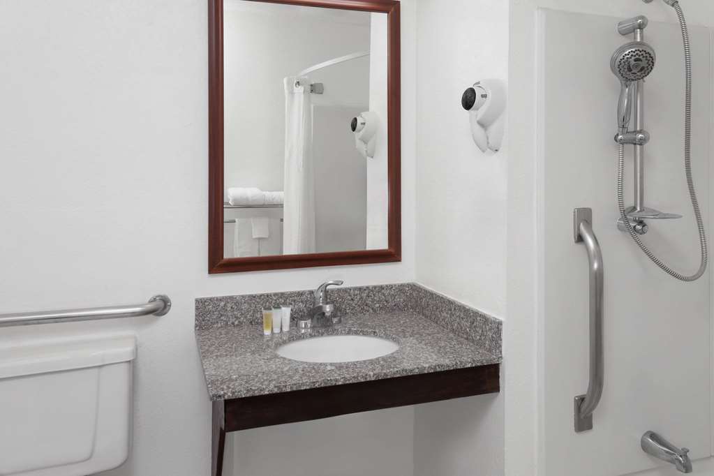 Super 8 by Wyndham Romeoville Bolingbrook - photo 13