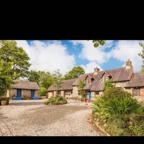Catstone Lodge Studio 2 — 4-Star Luxury Hotel in An Muileann Gcearr, Republic of Ireland