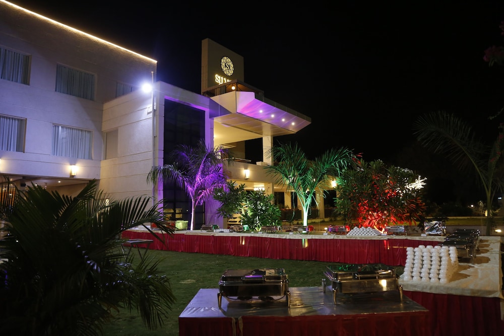 Silver Estate Resort — hotel in Tikamgarh