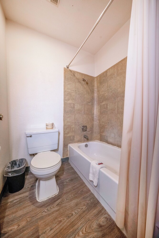 Unicorn Inn by OYO Portland - photo 39