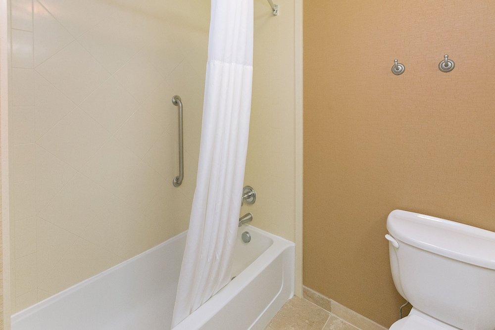 Hampton Inn & Suites Blairsville - photo 32