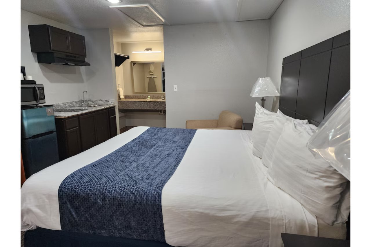 Atria Extended Stays By OYO Jourdanton - photo 15