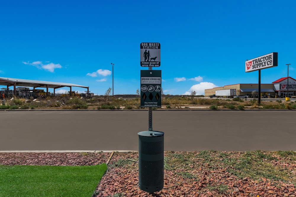 Red Roof Inn Pecos - photo 33