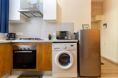 Cosy 1 Bedroom With Heated Pool Gym Smart TV Wifi