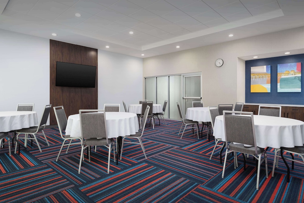 Hampton Inn and Suites by Hilton Naples South - photo 43