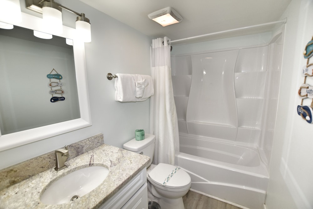 1109 Waters Edge Resort 1 Bedroom Condo by RedAwning - photo 17