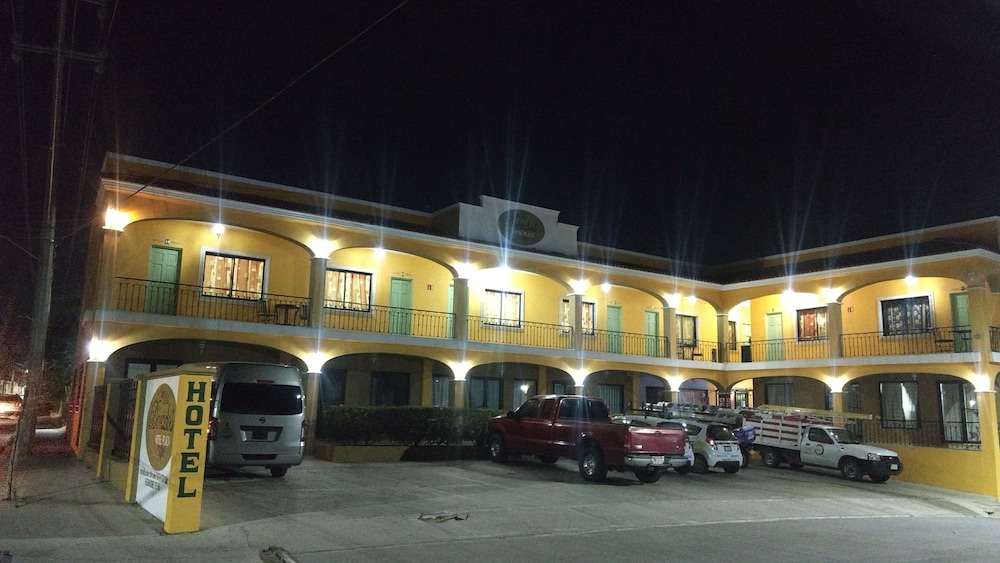 Hotel Plaza Los Dorados