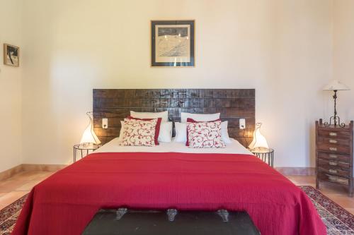 Hacienda las tres niñas — 4-Star Luxury Hotel in La Puebla Del Rio, Spain