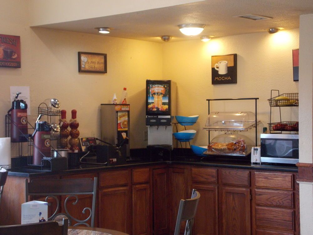 Travelodge San Antonio Downtown - photo 5