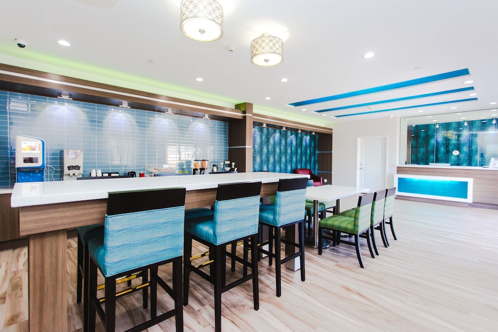 Express Inn Spring - photo 31