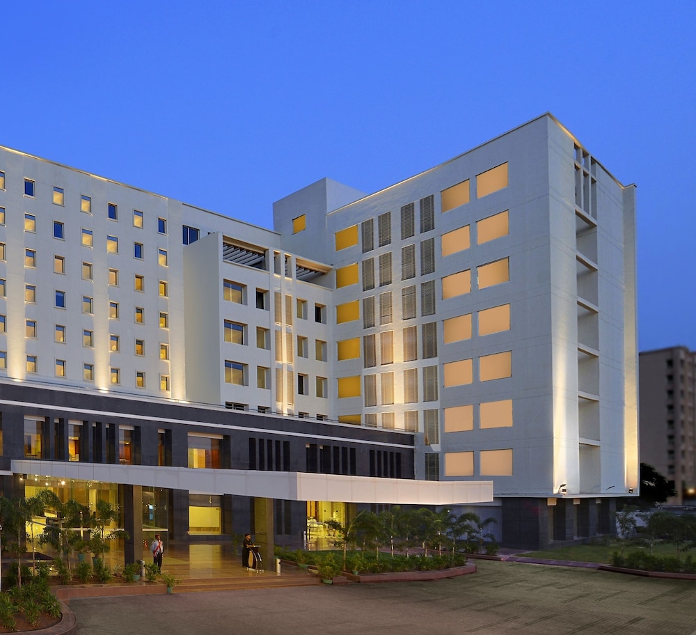 Red Fox by Lemon Tree Hotels Bhiwadi — hotel in Tijara