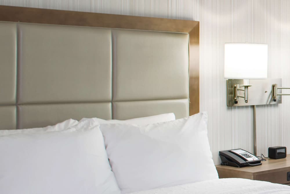 Hampton Inn & Suites Pittsburg Kansas Crossing - photo 12
