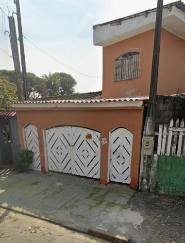 Sobrado Pé Na Areia in Mongagua, Brasil