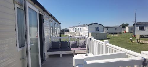 Big Boss Caravan Camber Sands Sleep 8 Free Wi Fi Netflix Parking in Camber, United Kingdom