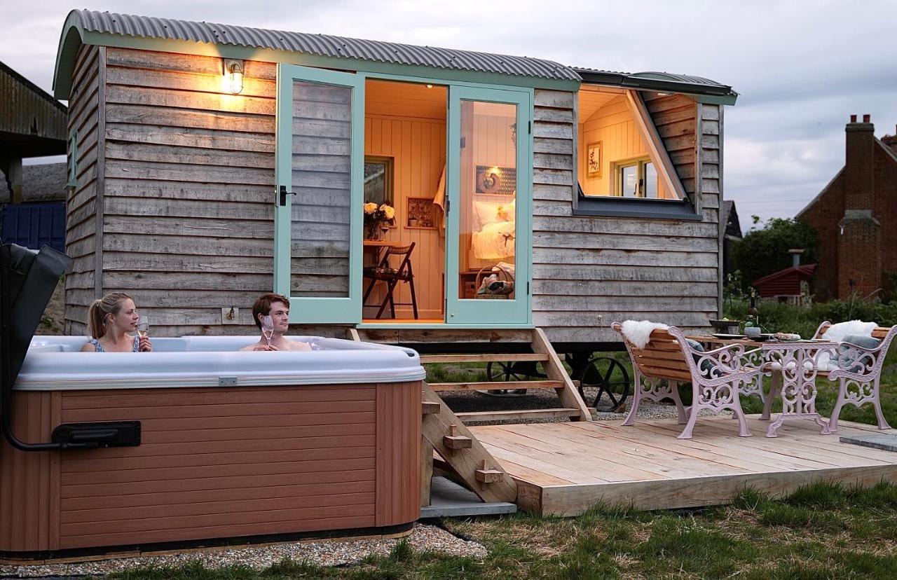 Luxury Retreat 30mins Taxi Ride From West London — hotel in Chessington