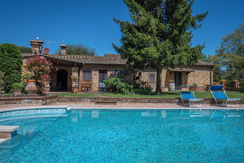 Grace Home Pool Wifi Gambassi Terme — 4-Star Luxury Hotel in Gambassi Terme, Italy