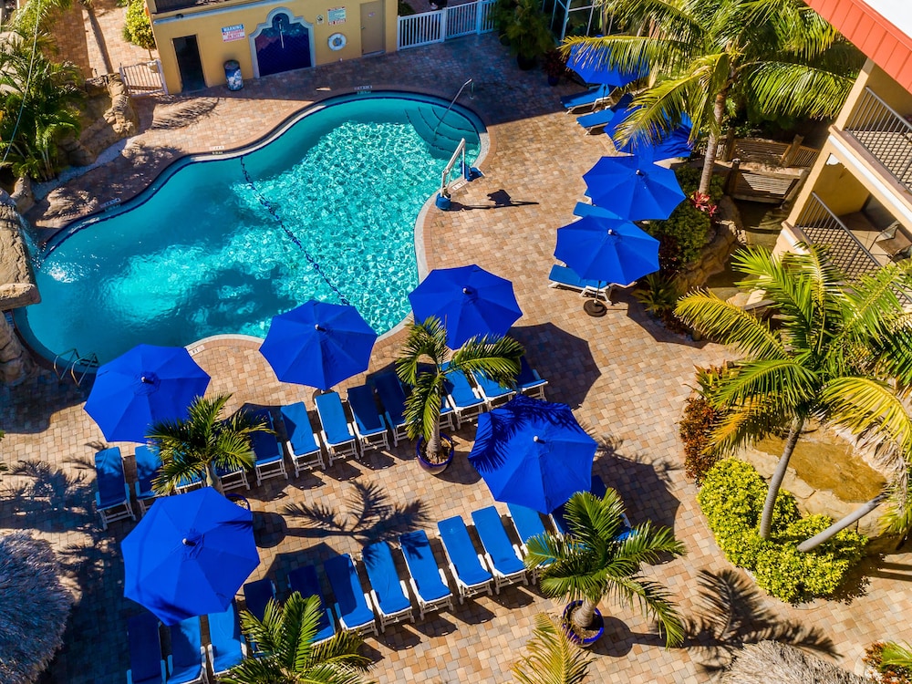 Coconut Cove All Suite Hotel - photo 9