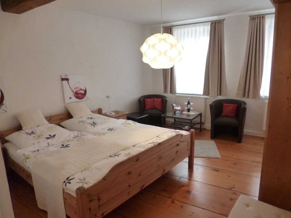 Alter Winzerhof Weisenheim am Berg e.K. — hotel in Worms
