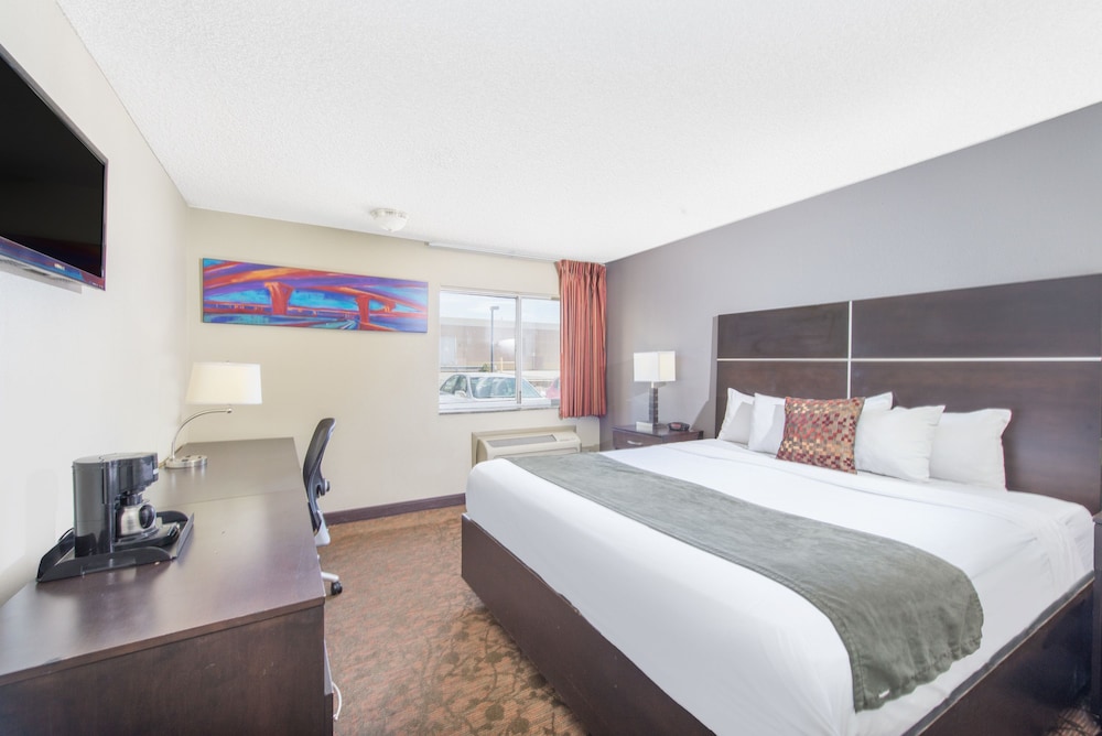 Ramada by Wyndham Albuquerque East - photo 12