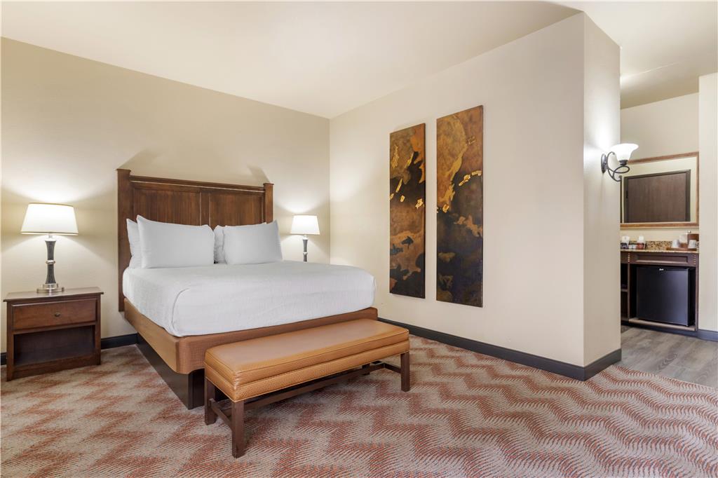 Best Western Plus Cimarron Hotel & Suites - photo 24
