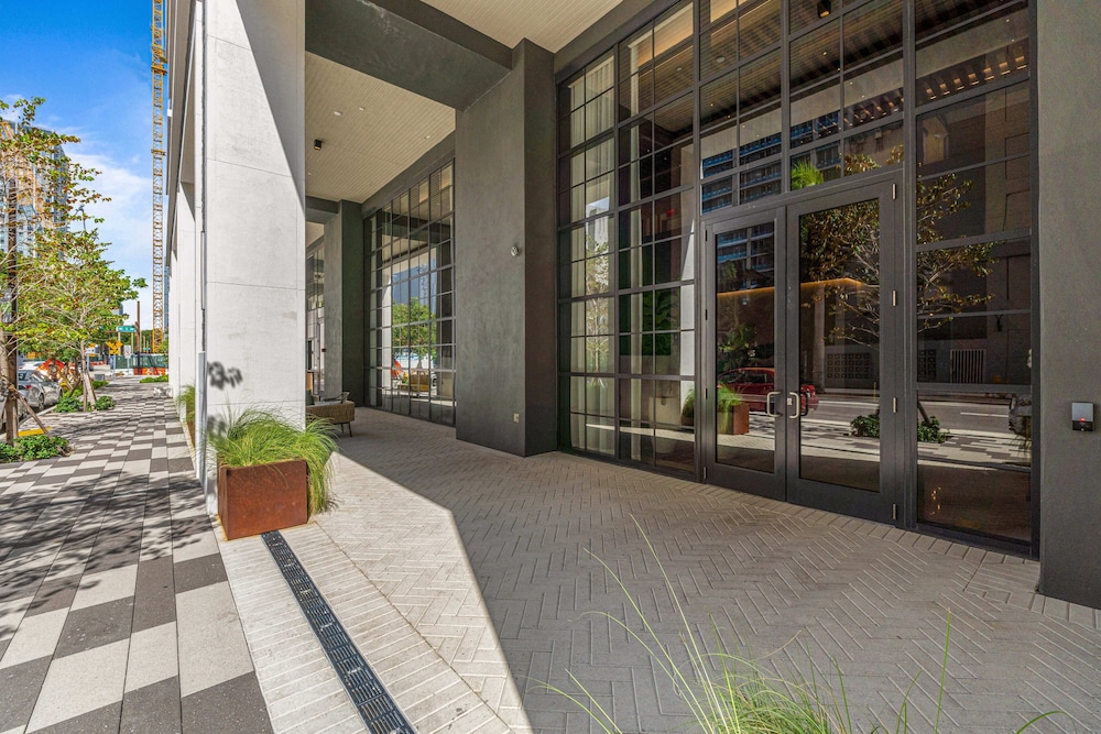 Prime Downtown Location Condos — 4-Star Luxury Hotel in Miami, United States
