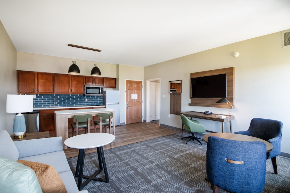 Staybridge Suites Phoenix Glendale Sports Dist by IHG - photo 7