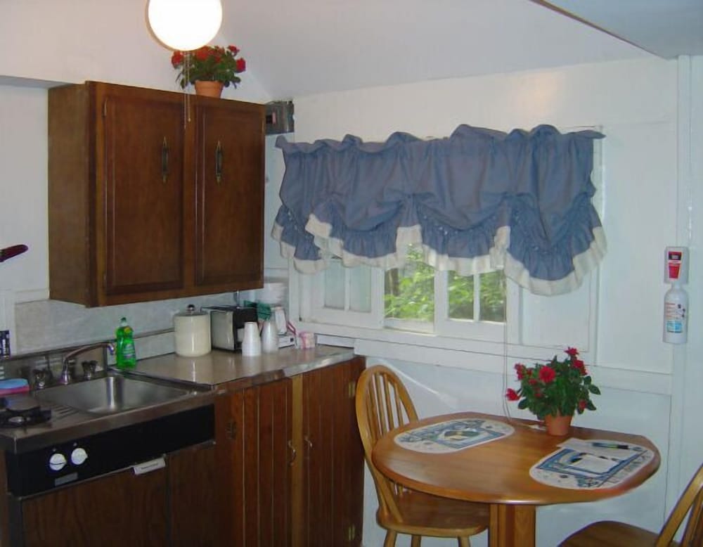 Weirs Beach Motel and Cottages - photo 32