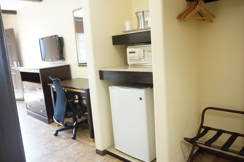 Tuscan Garden Inn - photo 37