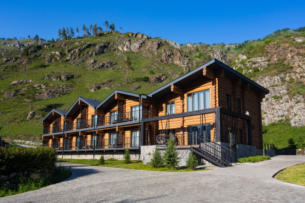 Sol Altai Hotel - carbon neutral hotel in Chemal