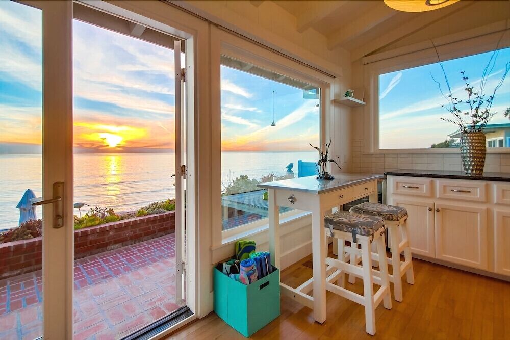 Sunset Beach — 4-Star Luxury Hotel in Encinitas, United States