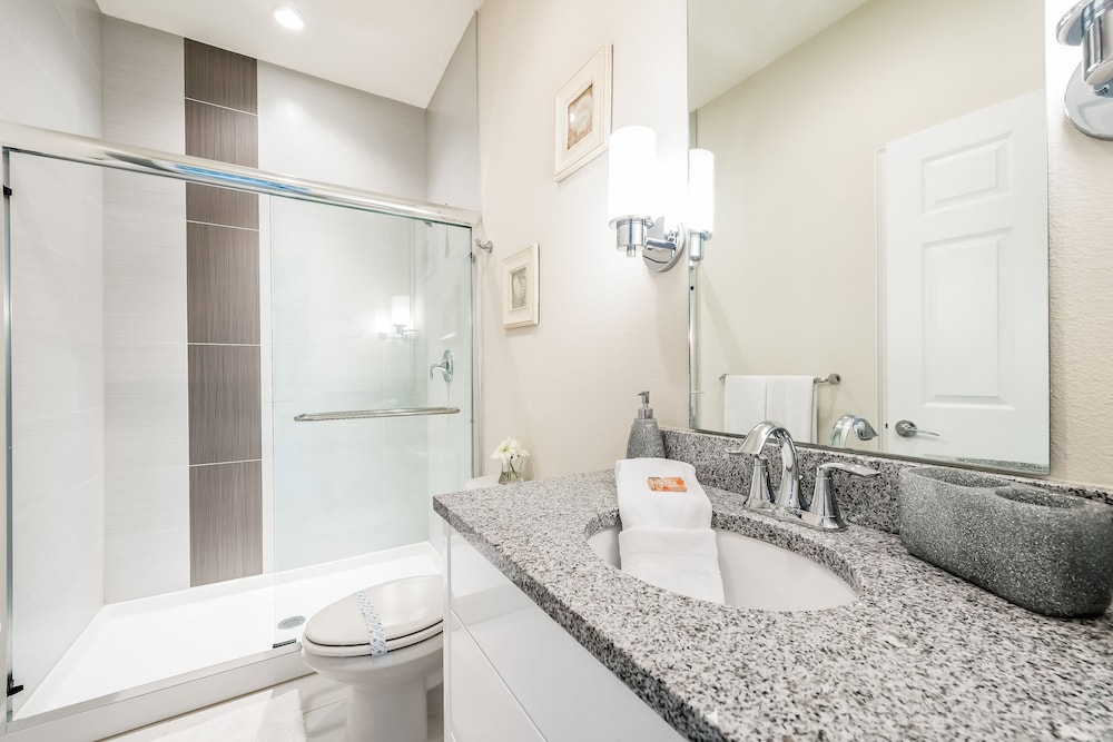 Serenity by VHC Hospitality - photo 16