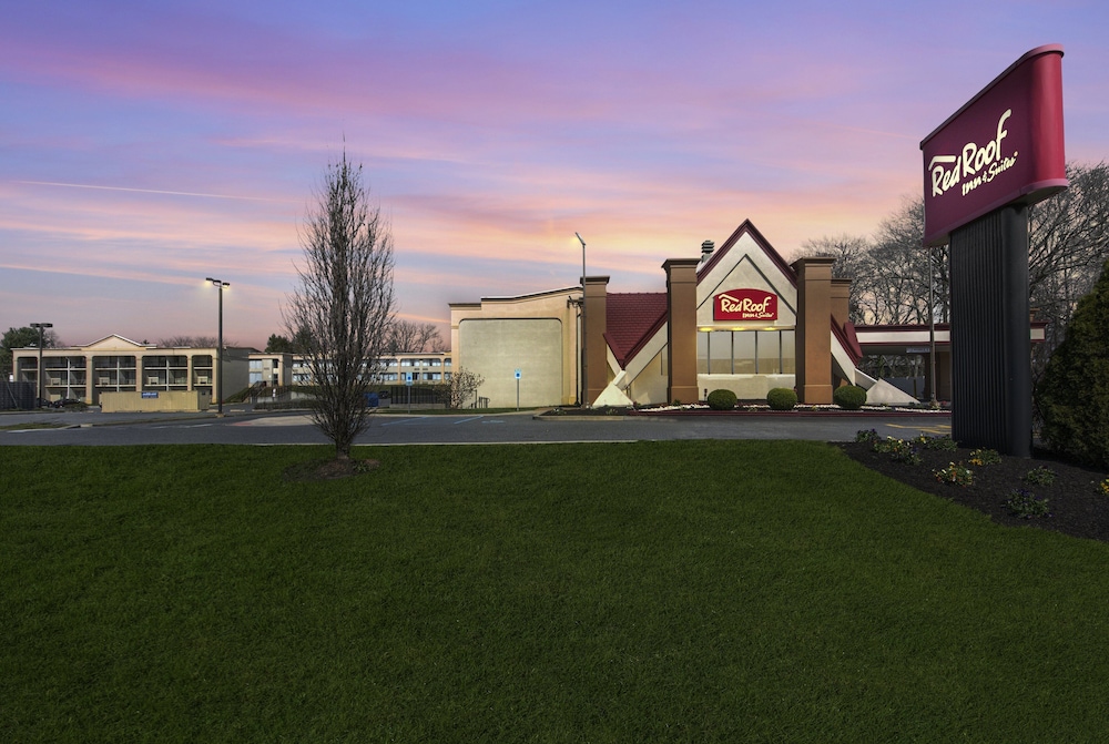 Red Roof Inn & Suites Newark University - photo 50