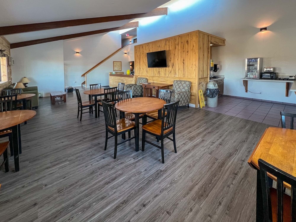 River Bend's Walleye Inn - photo 2