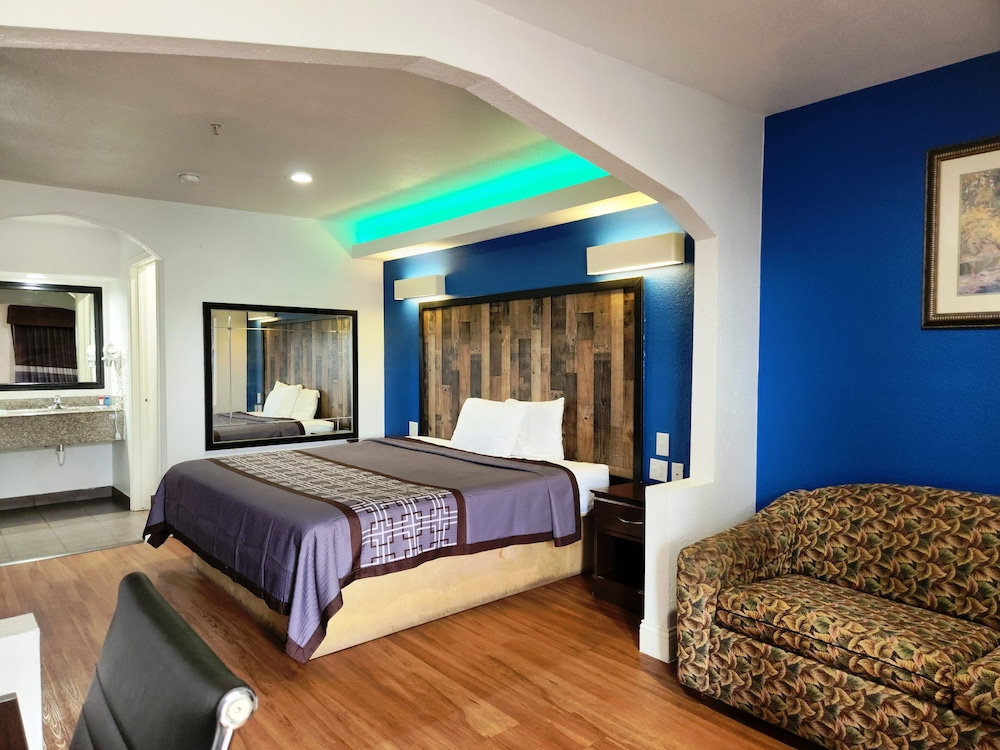 Express Inn Tomball - photo 13