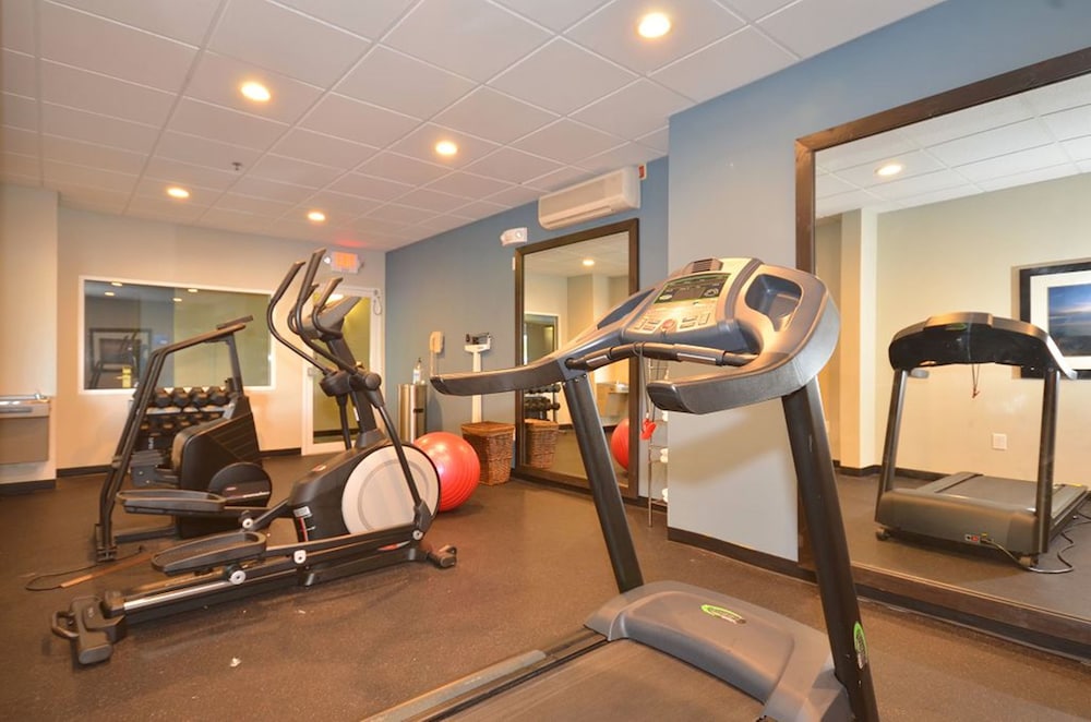 Holiday Inn Express & Suites Farmington by IHG - photo 28
