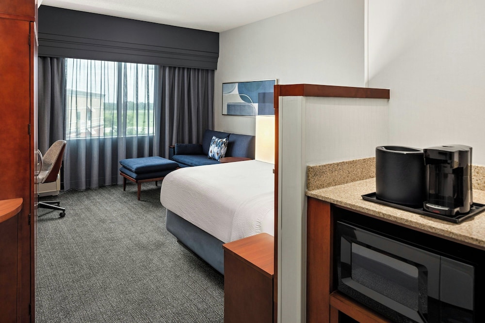 Courtyard by Marriott Minneapolis Maple Grove Arbor Lakes - photo 11