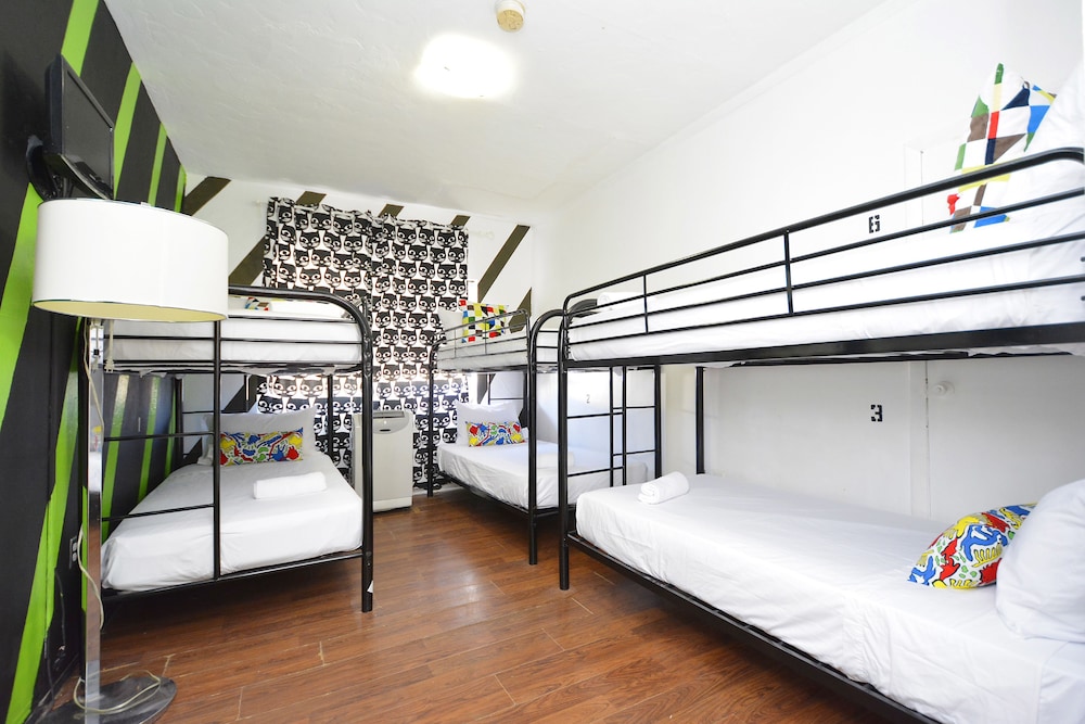 South Beach Rooms and Hostel - photo 11