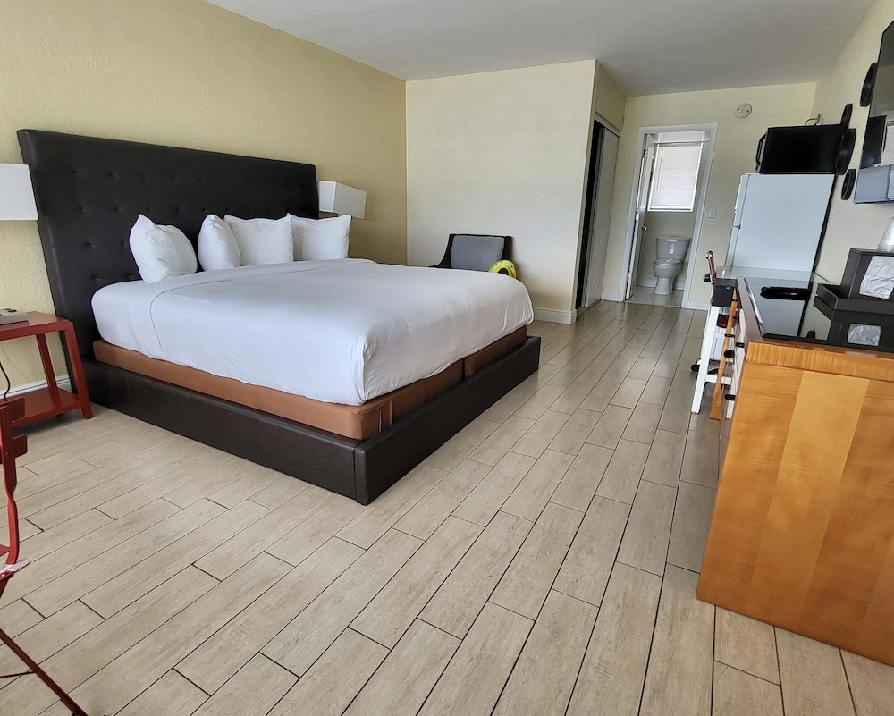 Chateau Mar Beach Resort - photo 12
