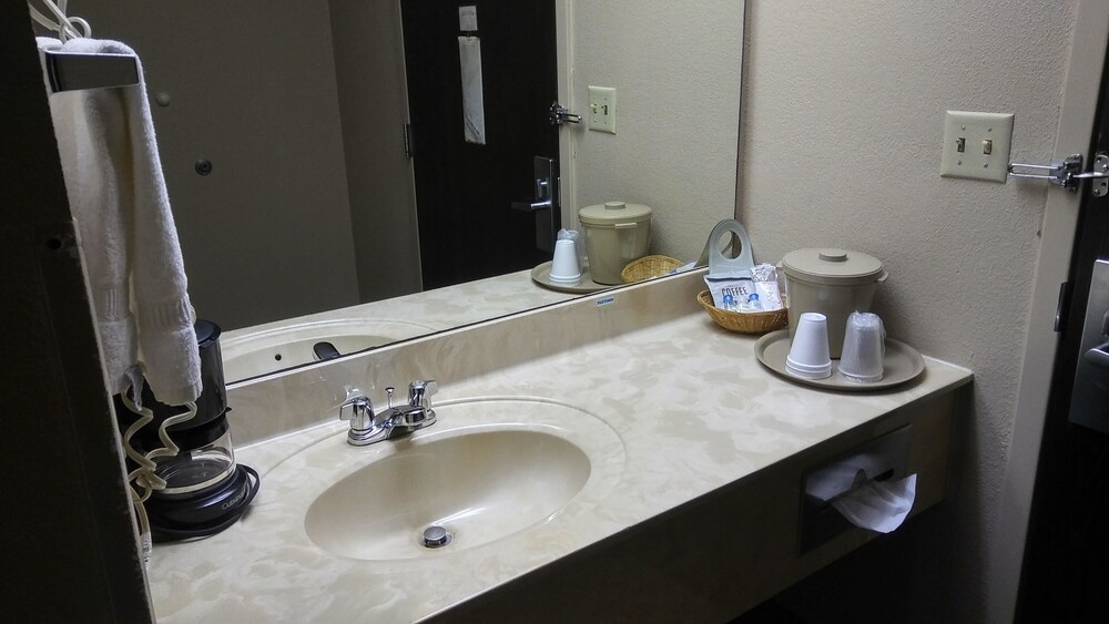 Briarwood Inn of Sparta - photo 24
