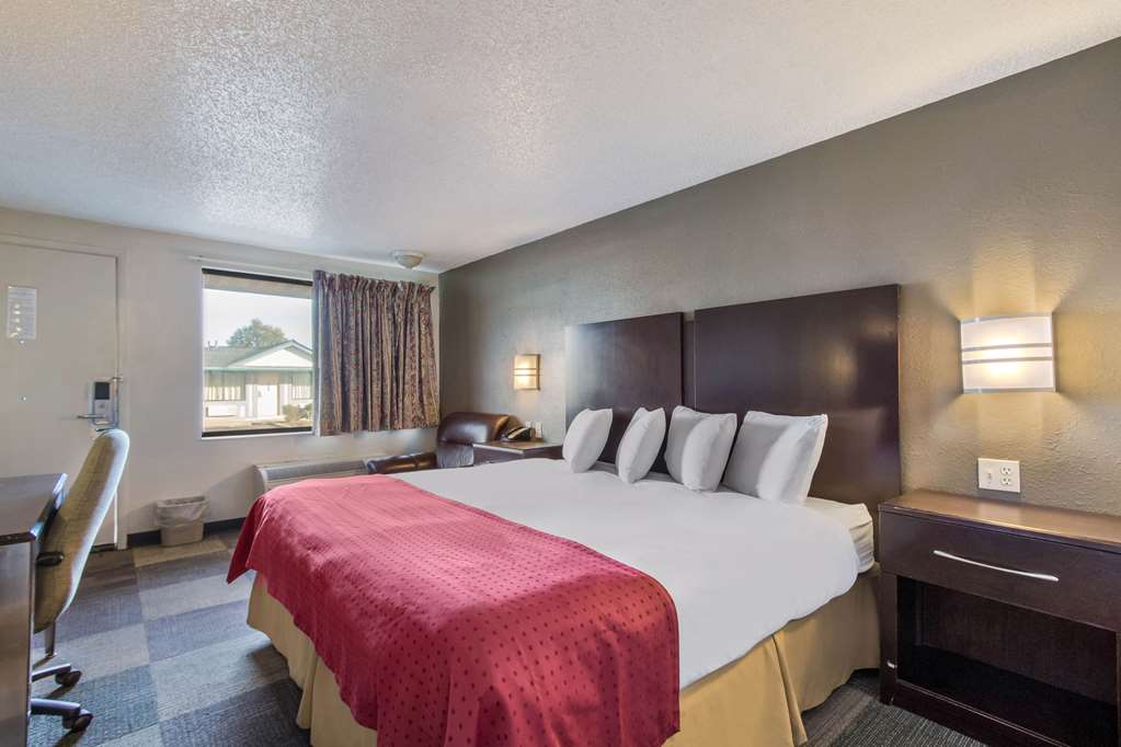 Rodeway Inn Near Hall of Fame - photo 15