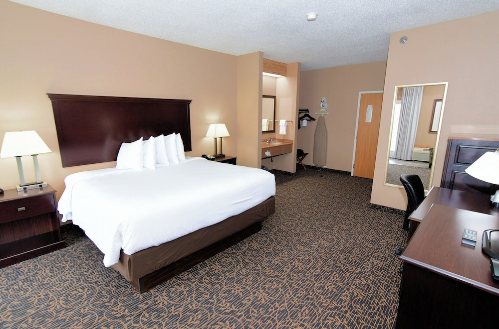 Cobblestone Inn & Suites Denison Majestic Hills - photo 27