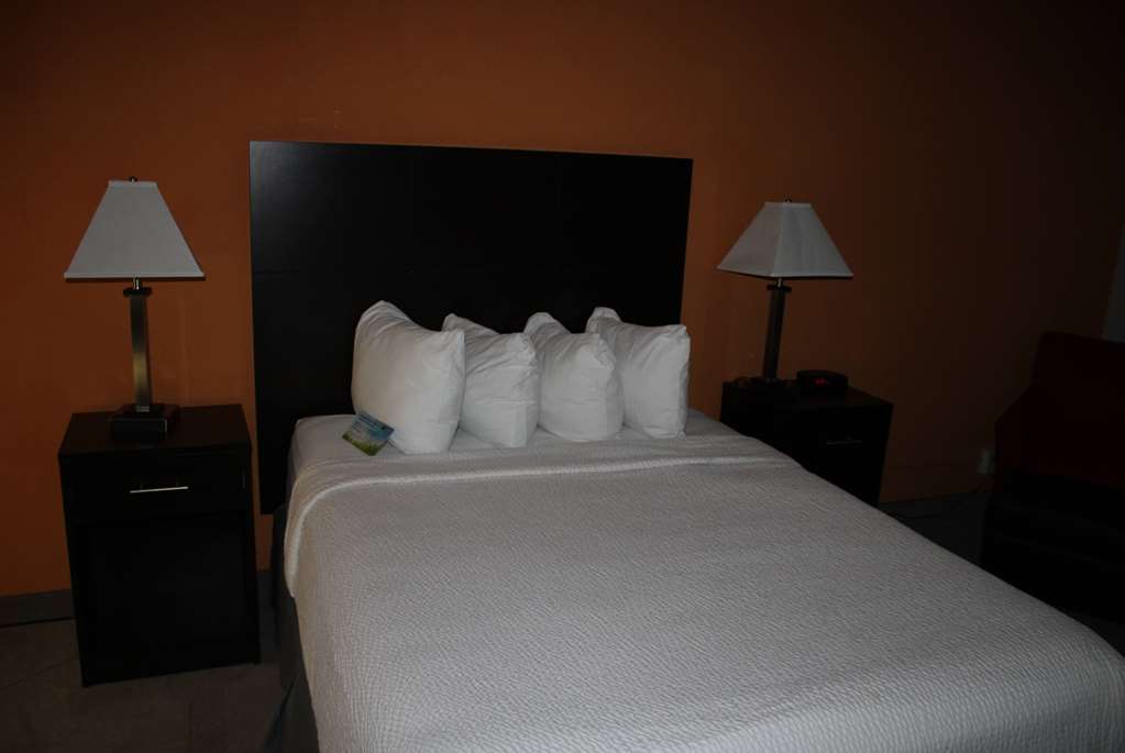 Days Inn by Wyndham Hays - photo 9