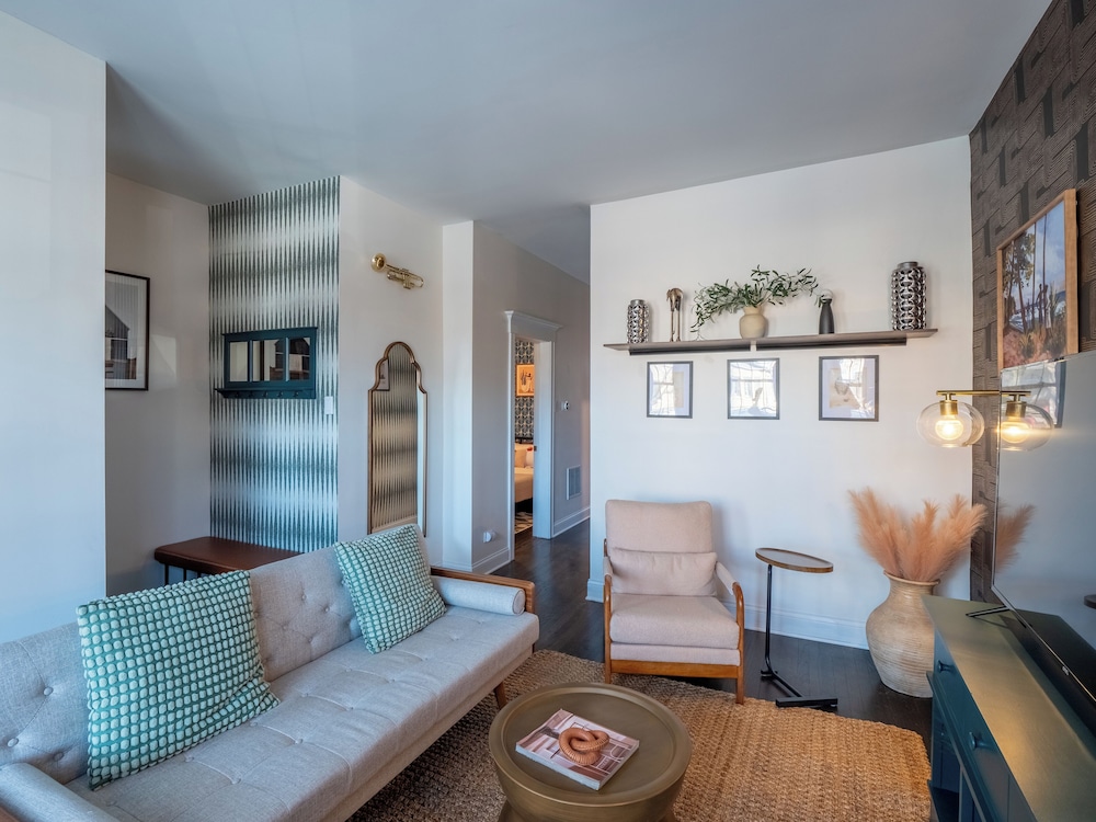 Wrigleyville Suites - photo 31